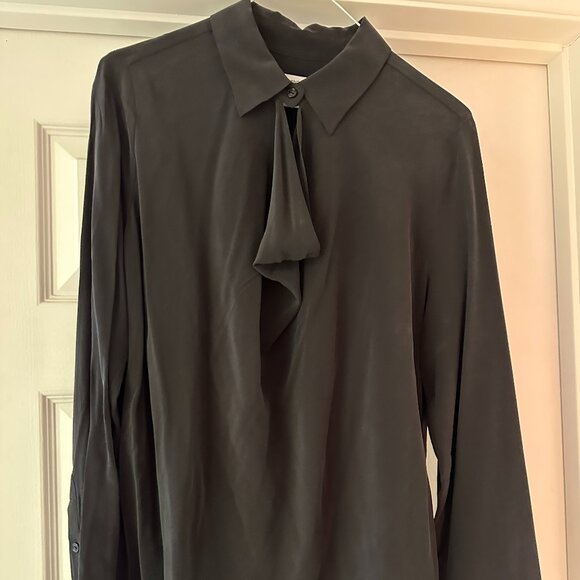 VINCE Black Silk Blouse Size Medium - Picture 1 of 2